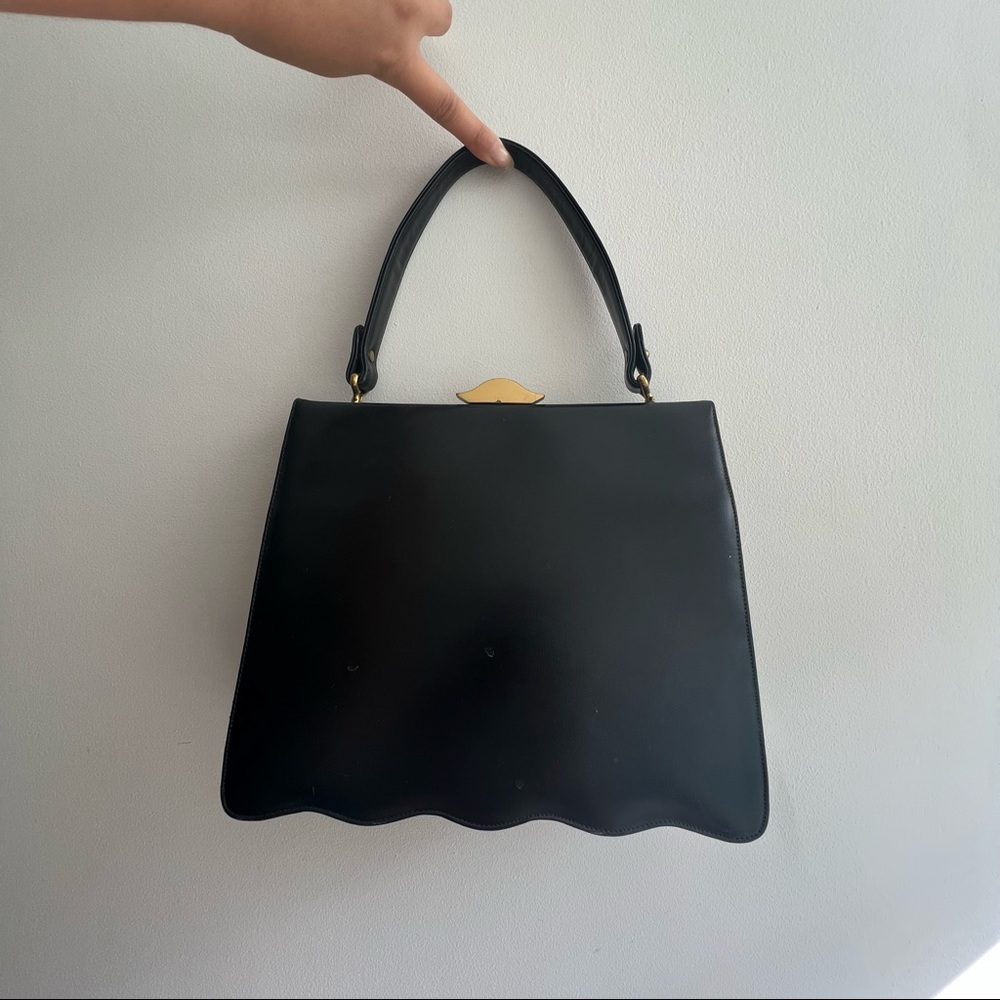 VINTAGE PRESTIGE Black Leather Scallop-edged Handbag
